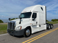 2015 Freightliner Cascadia, 10 spd, DD15, 455HP, 70" DOUBLE BUNK! 813k