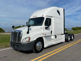 2015 Freightliner Cascadia, 10 spd, DD15, 455HP, 70" DOUBLE BUNK! 813k