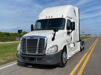 2015 Freightliner Cascadia, 10 spd, DD15, 455HP, 70" DOUBLE BUNK! 813k