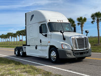 2015 Freightliner Cascadia, 10 spd, DD15, 455HP, 70" DOUBLE BUNK! 813k