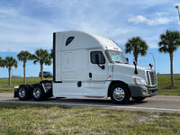 2015 Freightliner Cascadia, 10 spd, DD15, 455HP, 70" DOUBLE BUNK! 813k