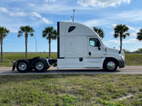 2015 Freightliner Cascadia, 10 spd, DD15, 455HP, 70" DOUBLE BUNK! 813k