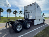 2015 Freightliner Cascadia, 10 spd, DD15, 455HP, 70" DOUBLE BUNK! 813k