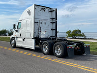 2015 Freightliner Cascadia, 10 spd, DD15, 455HP, 70" DOUBLE BUNK! 813k