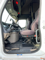 2015 Freightliner Cascadia, 10 spd, DD15, 455HP, 70" DOUBLE BUNK! 813k