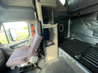 2015 Freightliner Cascadia, 10 spd, DD15, 455HP, 70" DOUBLE BUNK! 813k