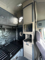 2015 Freightliner Cascadia, 10 spd, DD15, 455HP, 70" DOUBLE BUNK! 813k