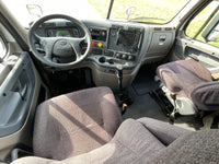 2015 Freightliner Cascadia, 10 spd, DD15, 455HP, 70" DOUBLE BUNK! 813k
