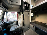 2019 VOLVO VNL860, I SHIFT AUTO, D13, 425 HP, Big Sleeper, Inverter, FRIDGE!!!!