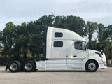 2015 Volvo VNL780 BIG SLEEPER, work station, I-shift AUTO, TV, Inverter, Fridge.