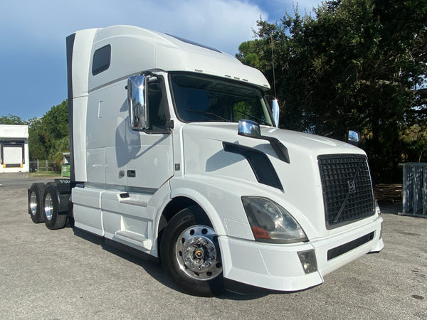 2015 Volvo VNL 670 D13,I-shift AUTO, APU, INVERTER, 571k miles!!!