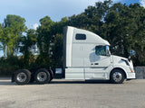 2015 Volvo VNL 670 D13,I-shift AUTO, APU, INVERTER, 571k miles!!!