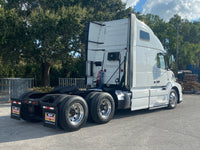 2015 Volvo VNL 670 D13,I-shift AUTO, APU, INVERTER, 571k miles!!!