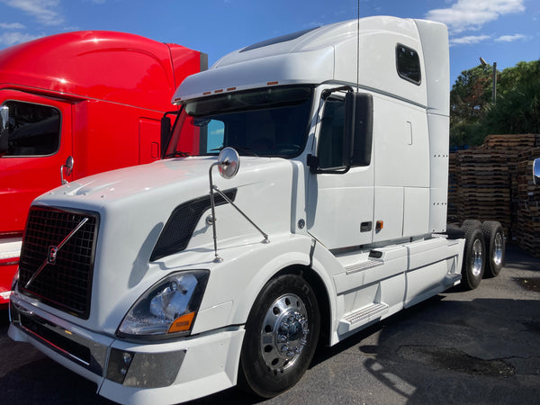 2007 Volvo VNL 670, Volvo D12, 10 Speed, Freshly Refurbished!