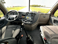 2016 Freightliner Cascadia DD13, 10 Spd Manual, Lots of options, LOW LOW Miles 496k
