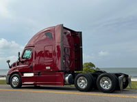 2016 Freightliner Cascadia DD13, 10 Spd Manual, Lots of options, LOW LOW Miles 496k
