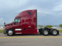 2016 Freightliner Cascadia DD13, 10 Spd Manual, Lots of options, LOW LOW Miles 496k