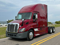 2016 Freightliner Cascadia DD13, 10 Spd Manual, Lots of options, LOW LOW Miles 496k