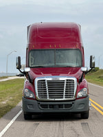 2016 Freightliner Cascadia DD13, 10 Spd Manual, Lots of options, LOW LOW Miles 496k