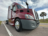 2016 Freightliner Cascadia DD13, 10 Spd Manual, Lots of options, LOW LOW Miles 496k