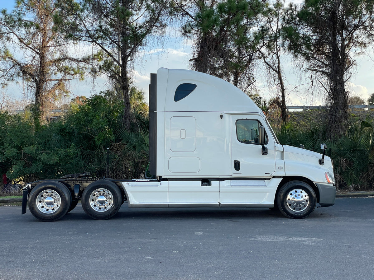 2012 Freightliner Cascadia 125, DD15, 10 Speed, PTO, Inverter