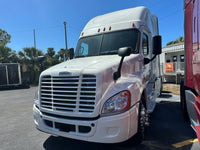 2015 Freightliner Cascadia, 10 spd, DD15, CRATE ENGINE!, 455HP, 70" DOUBLE BUNK!