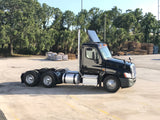 2012 Freightliner Cascadia Daycab 450k