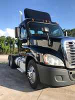 2012 Freightliner Cascadia Daycab 450k