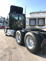 2012 Freightliner Cascadia Daycab 450k