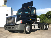 2012 Freightliner Cascadia Daycab 450k