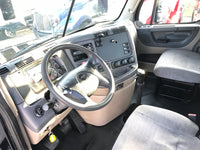 2012 Freightliner Cascadia Daycab 450k