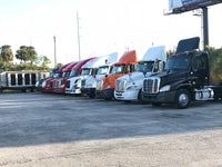 2012 Freightliner Cascadia Daycab 450k