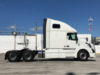 2011 Volvo VNL 670 Semi Truck