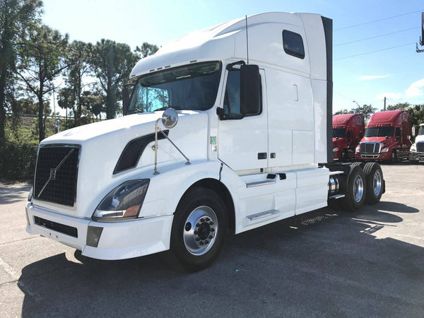 2011 Volvo VNL 670 Semi Truck