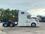 2015 Volvo VNL 670 D13,I-shift AUTO, APU, INVERTER, 739k miles!!!