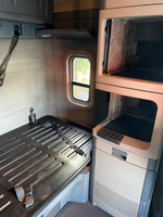 2013 Freightliner Cascadia 125, Cummins ISX 450HP, 10 Speed Manual, 488k Miles!!!