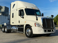 2015  Freightliner Cascadia 125, Cummins ISX, 10 Speed Manual, 521k Miles!!!