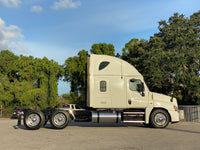 2015  Freightliner Cascadia 125, Cummins ISX, 10 Speed Manual, 521k Miles!!!