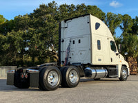 2015  Freightliner Cascadia 125, Cummins ISX, 10 Speed Manual, 521k Miles!!!