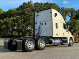 2015  Freightliner Cascadia 125, Cummins ISX, 10 Speed Manual, 521k Miles!!!