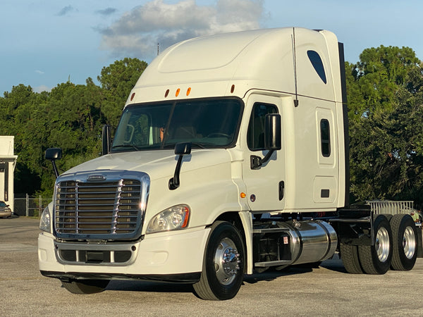 2013 Freightliner Cascadia 125, Cummins ISX 450HP, 10 Speed Manual, 488k Miles!!!