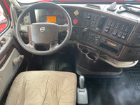 2015 Volvo VNL 670 D13,I-shift AUTO, APU, INVERTER, 518k